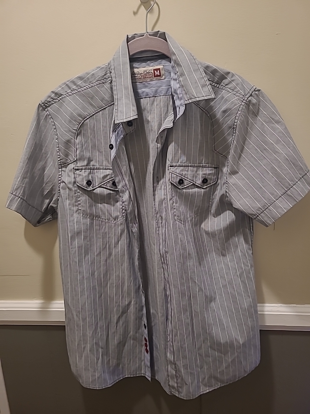 Sovereign Code Mens Medium S/S Button Down Shirt Pockets Blue Striped